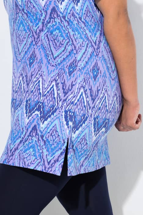 Długa bluzka, graficzny nadruk, dekolt w serek, rękaw 1/2