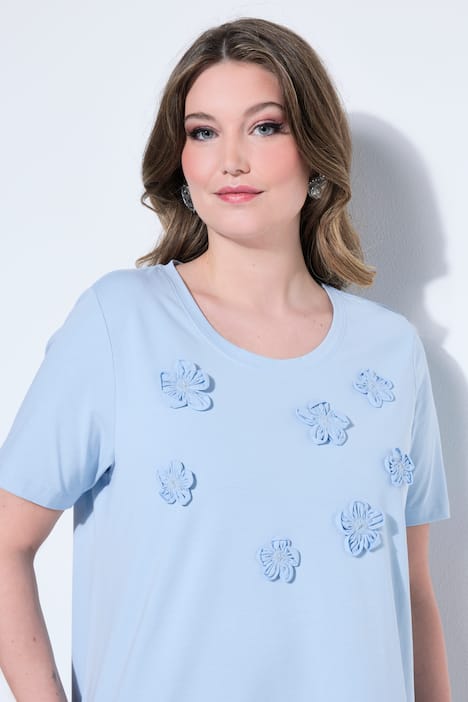 T-shirt dal taglio svasato con fiori 3D e mezze maniche