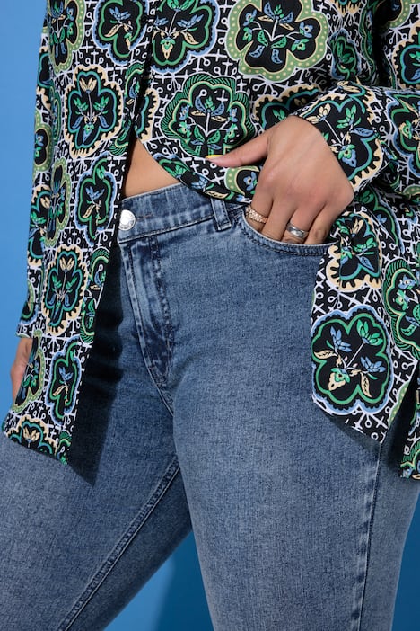 Skinny-farkut, kapeat lahkeet, joustavaa denimiä, viisitaskumalli