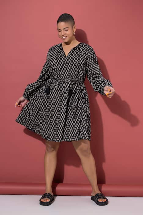 Kleid, kurze, bequeme Passform, Struktur und Muster