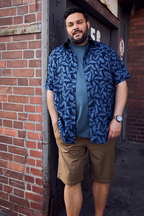Camicia con vestibilità comoda, stampa allover, colletto ad apertura inglese e mezze maniche, fino alla tg. 8XL