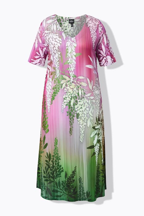 Robe en piqué au tombé fluide, décolleté en V et manches courtes, coupe évasée