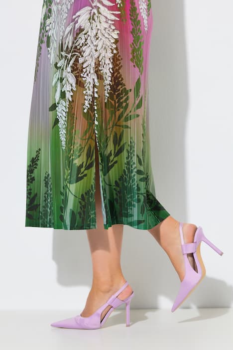 Robe en piqué au tombé fluide, décolleté en V et manches courtes, coupe évasée