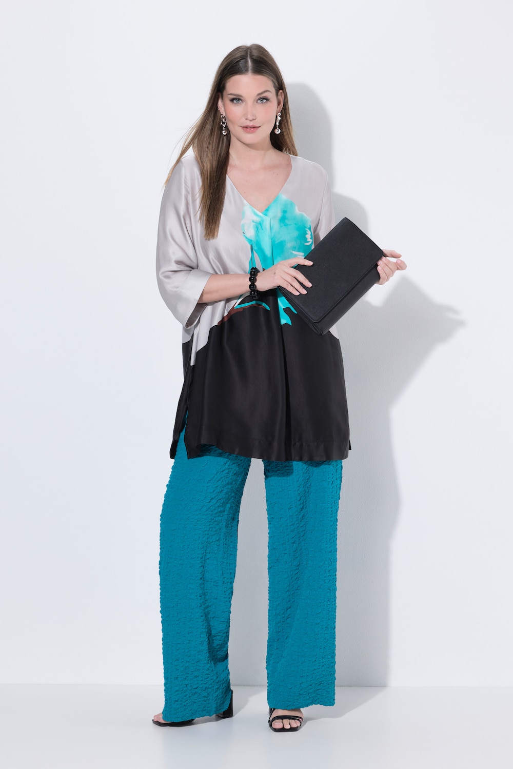 Satengbluse, blomster, A-linje, V-hals, 3/4-lange ermer