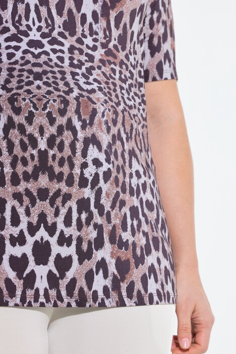 T-shirt au tombé fluide, motif léopard, manches courtes et décolleté en V, coupe Classic Fit