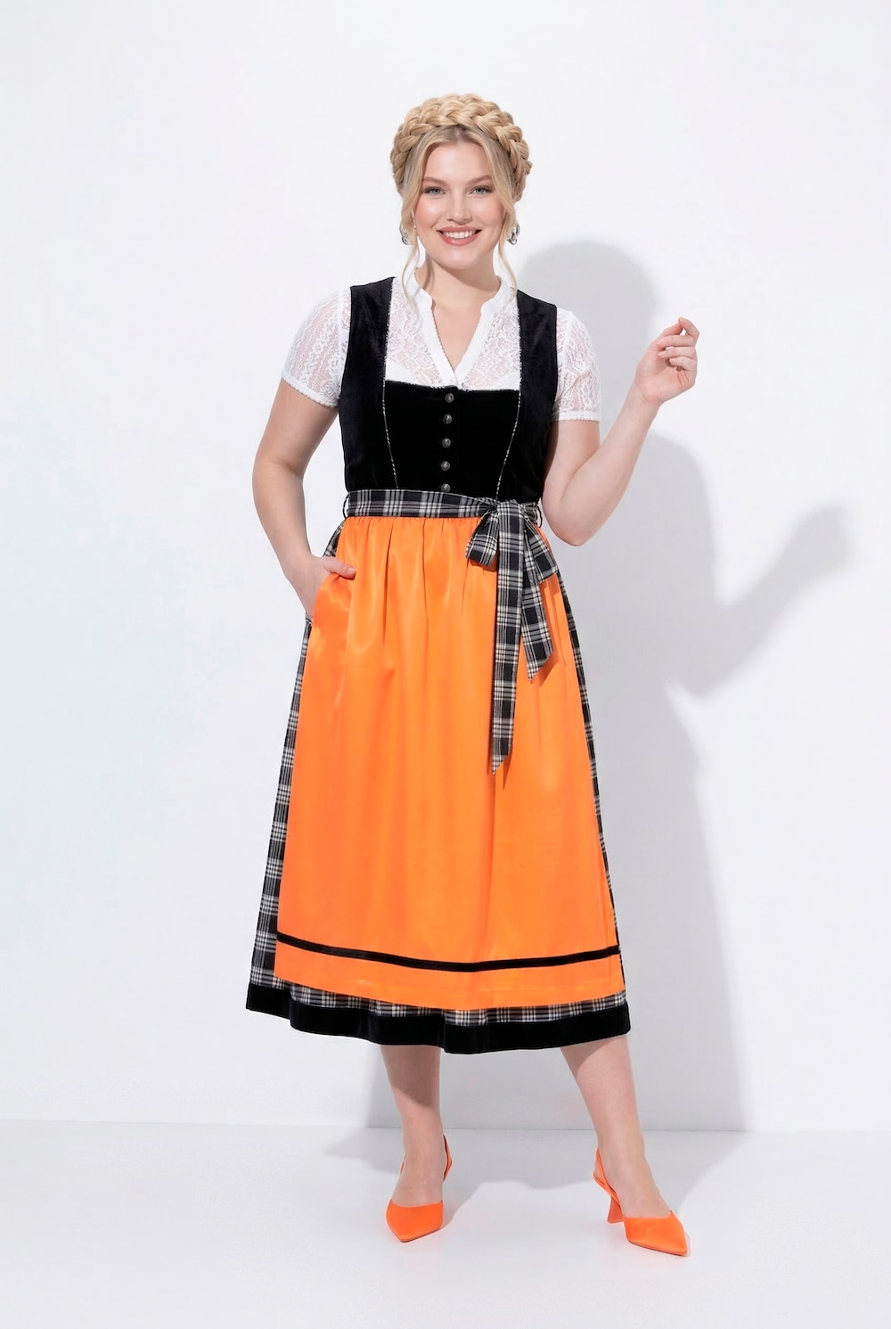 Samt-Dirndl, Karomuster, Carré-Ausschnitt