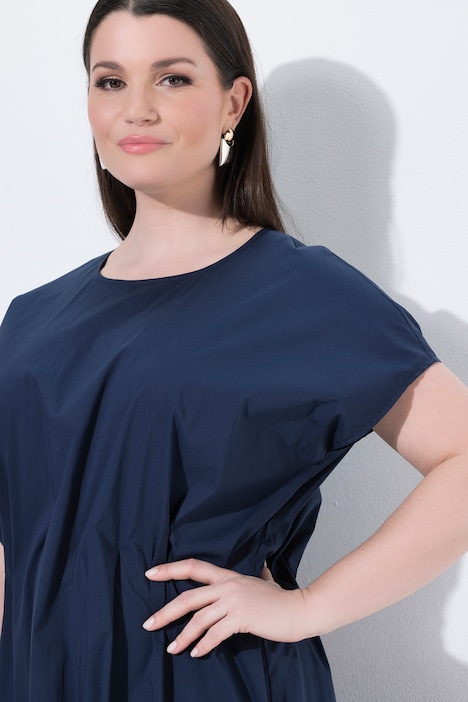 Robe longue, plis décoratifs, cintrée, col rond, manches mi-longues