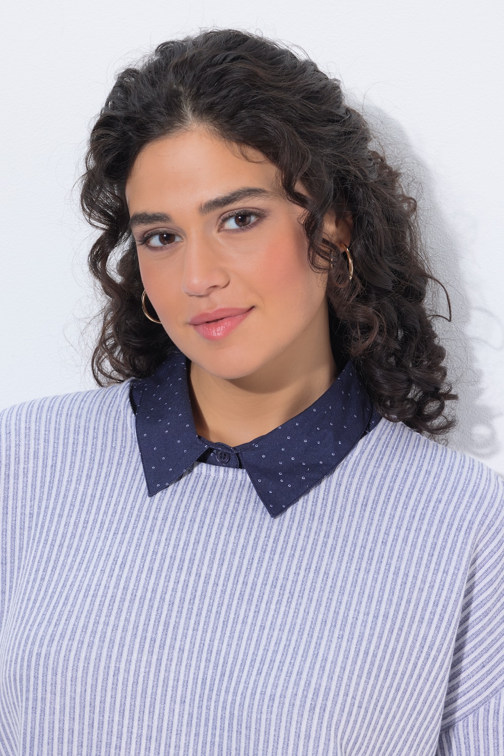 Blusenkragen, Punkte, Knopfleiste, zum Unterziehen