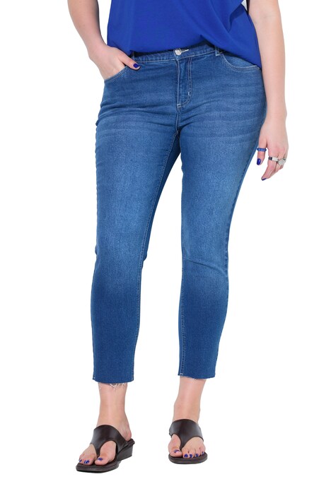 Džíny v kratší délce, pět kapes, lem s třásněmi