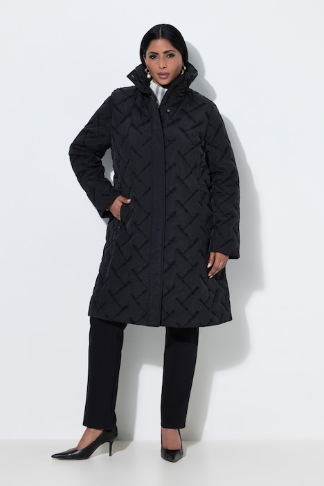 Manteau matelassé, motif brodé, coupe évasée et col montant