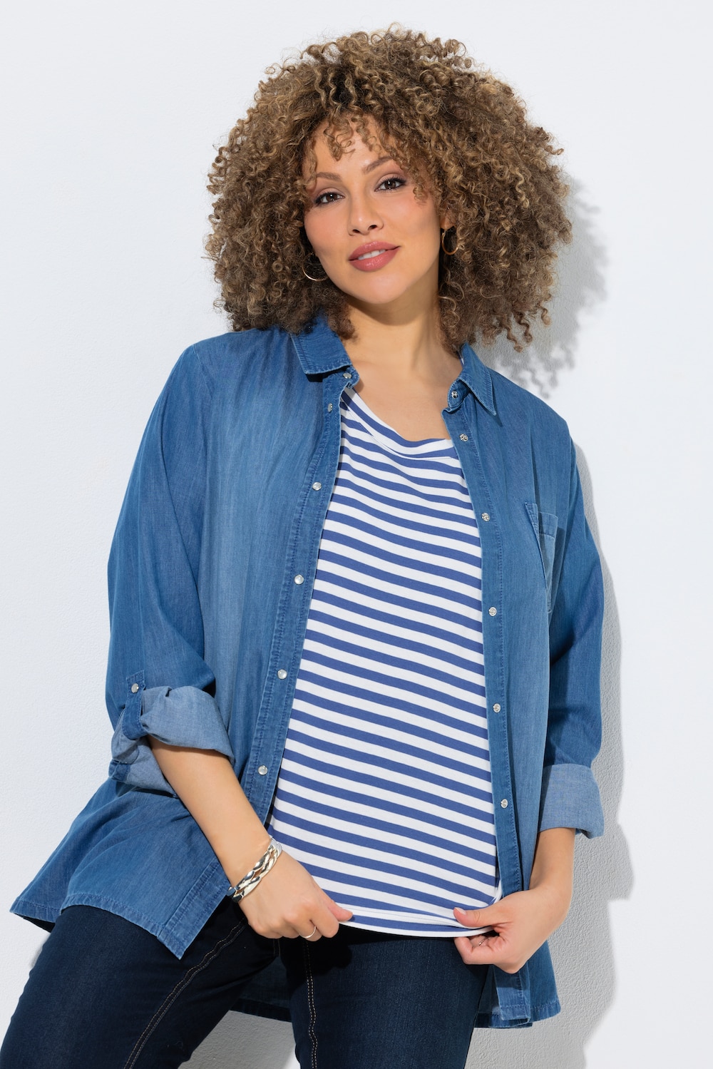 Denim blouse, overhemdkraag, borstzak, lange mouwen