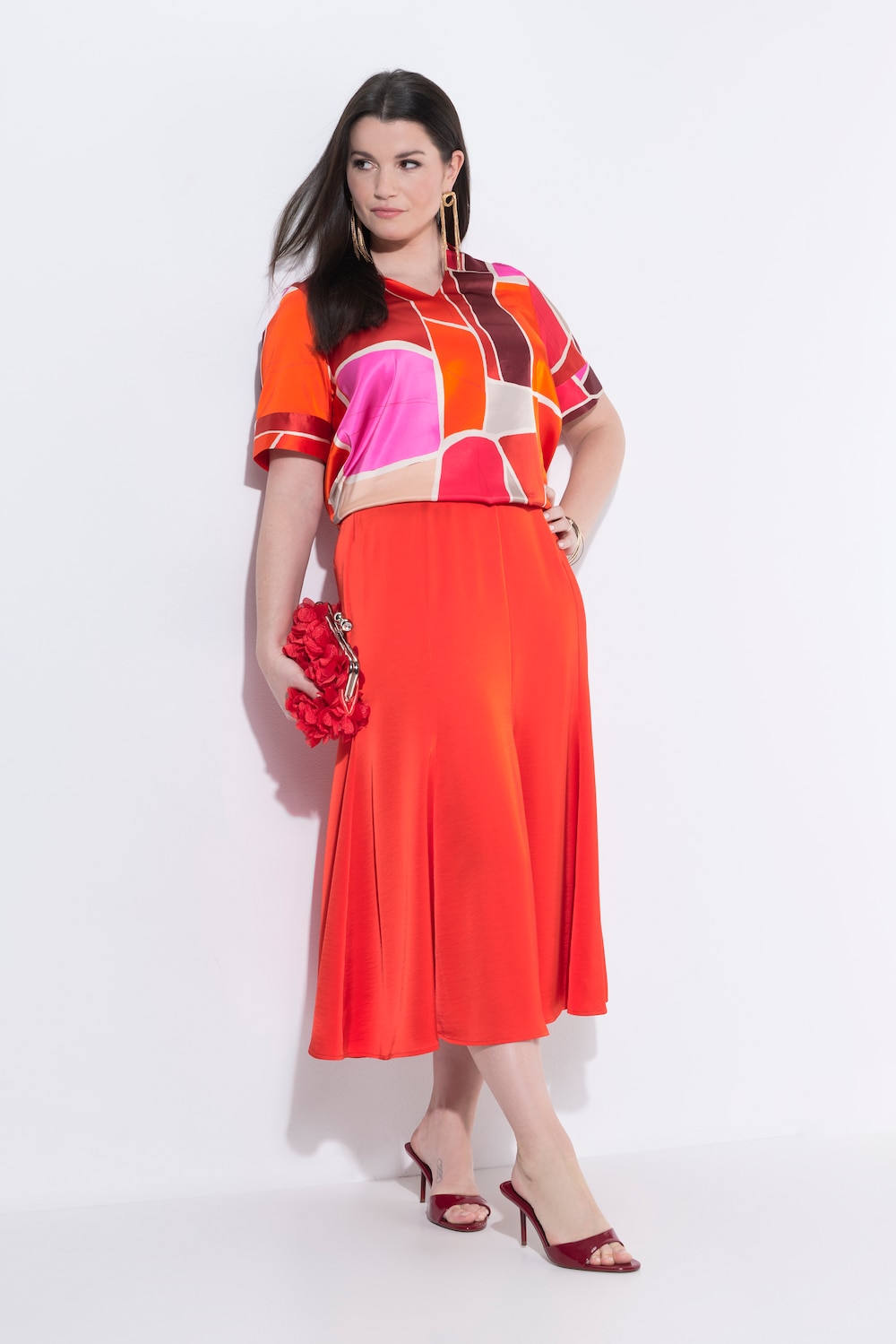 Maxi-rok van satijn, klok-silhouet, elastische tailleband