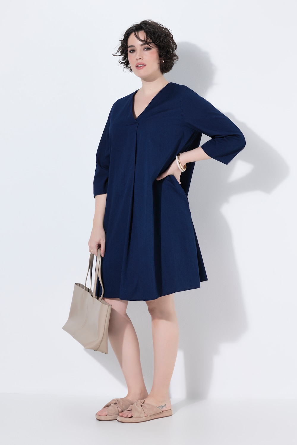 Jeans-Kleid, Zierfalte, V-Ausschnitt, 3/4-Arm, Taschen
