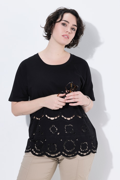 T-shirt dal taglio oversize con pizzo traforato, scollo a girocollo e mezze maniche