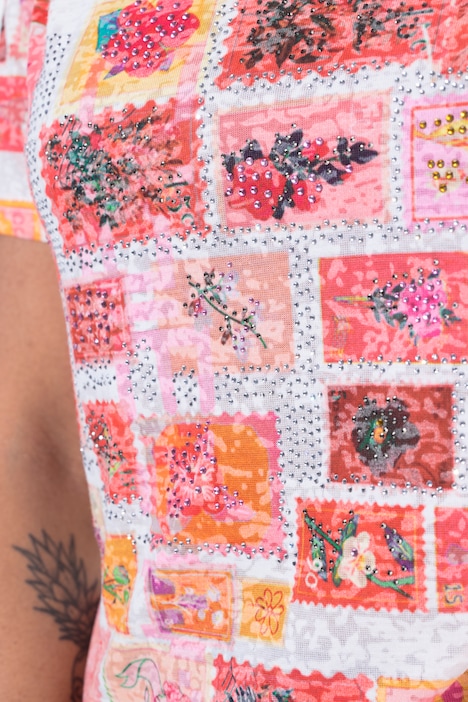 T-shirt, taglio svasato, stampa francobolli, strass
