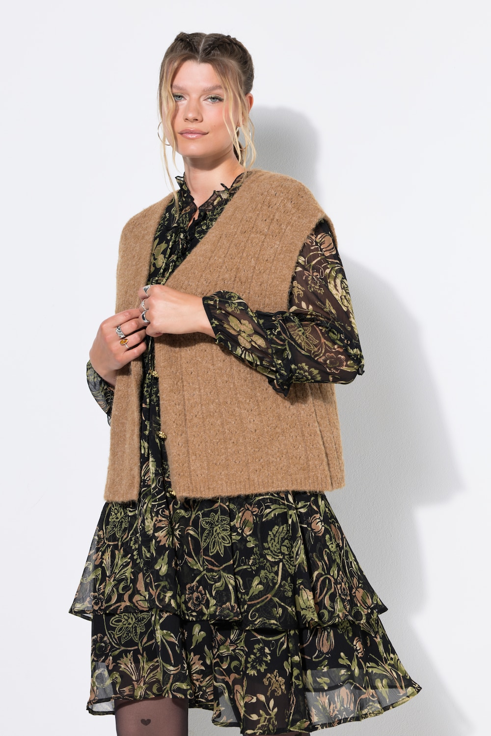 Strikket vest, åpent strikket, dekorative knapper