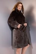 Manteau aspect fourrure, col à revers et patte de boutonnage