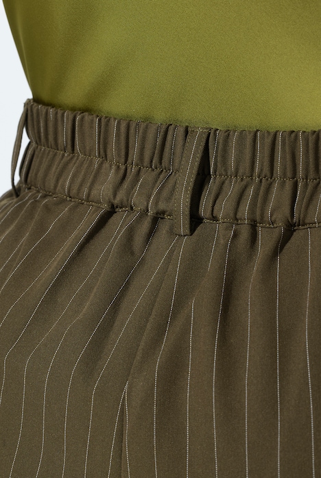 Pantalon à fines rayures, jambe droite et large, taille élastique