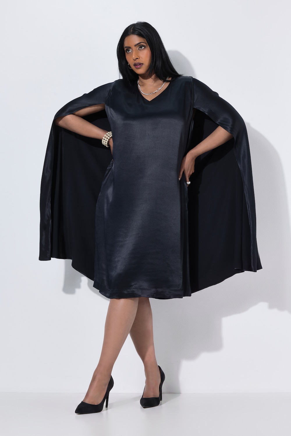 Capekleid, Satin, A-Linie, V-Ausschnitt, Cape-Ärmel