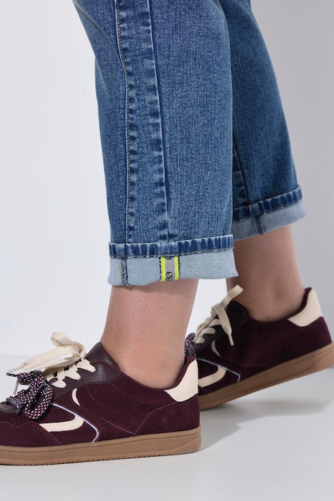 Mom jeans, naar voren verplaatste zijnaad