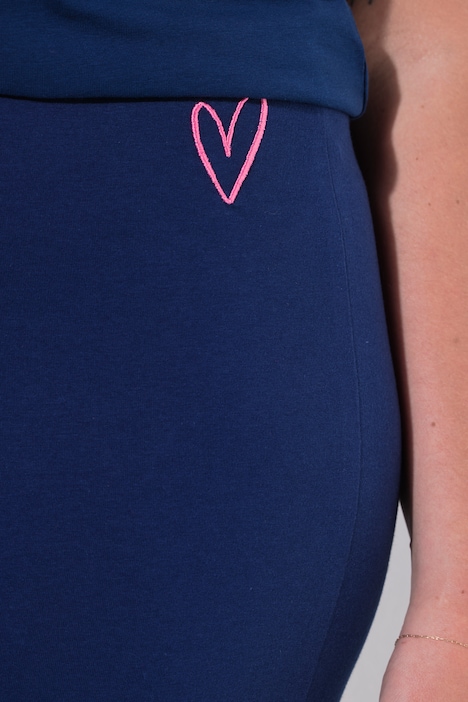 Cycliste, coupe près du corps, broderie en forme de cœur
