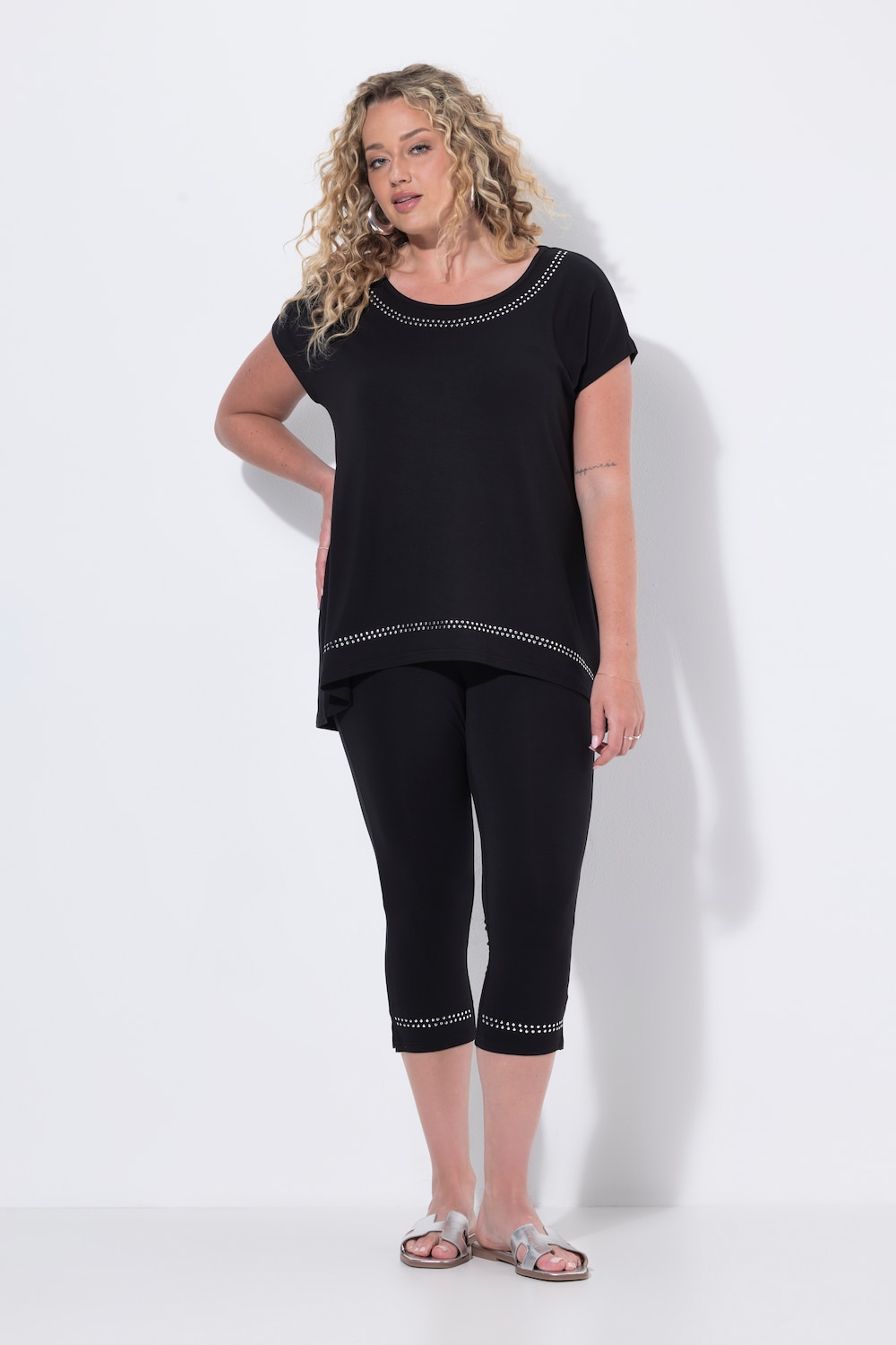 Capri-Leggings, schmale Passform, Ziernieten am Saum