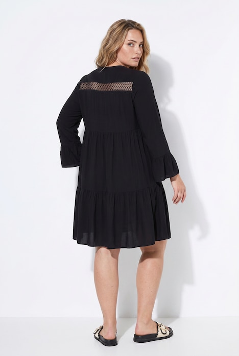 Empire-Kleid, Lochstickerei-Einsätze, Volants