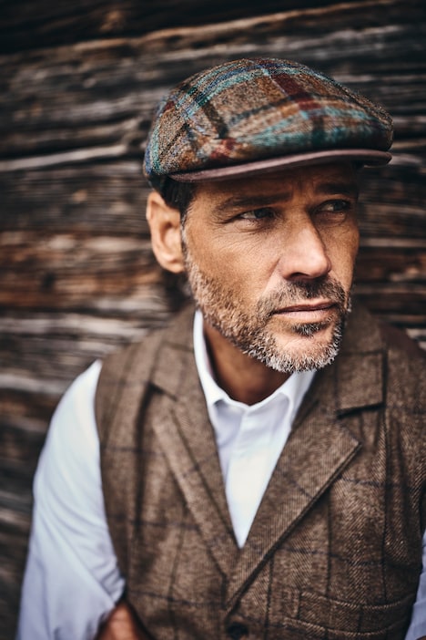 Casquette à visière, pure laine, taille M - L