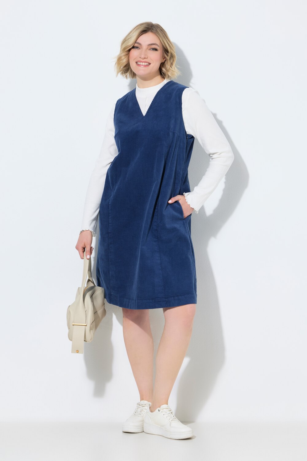Cordkleid, V-Ausschnitt, ärmellos, Taschen