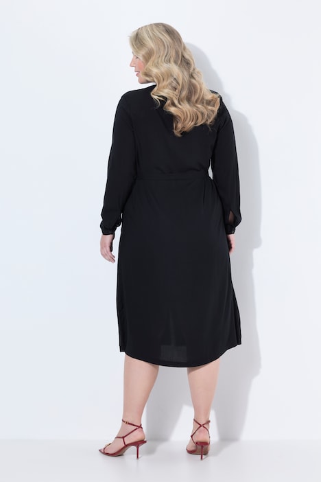 Robe midi avec ceinture à nouer, patte de boutonnage et manches longues, coupe évasée