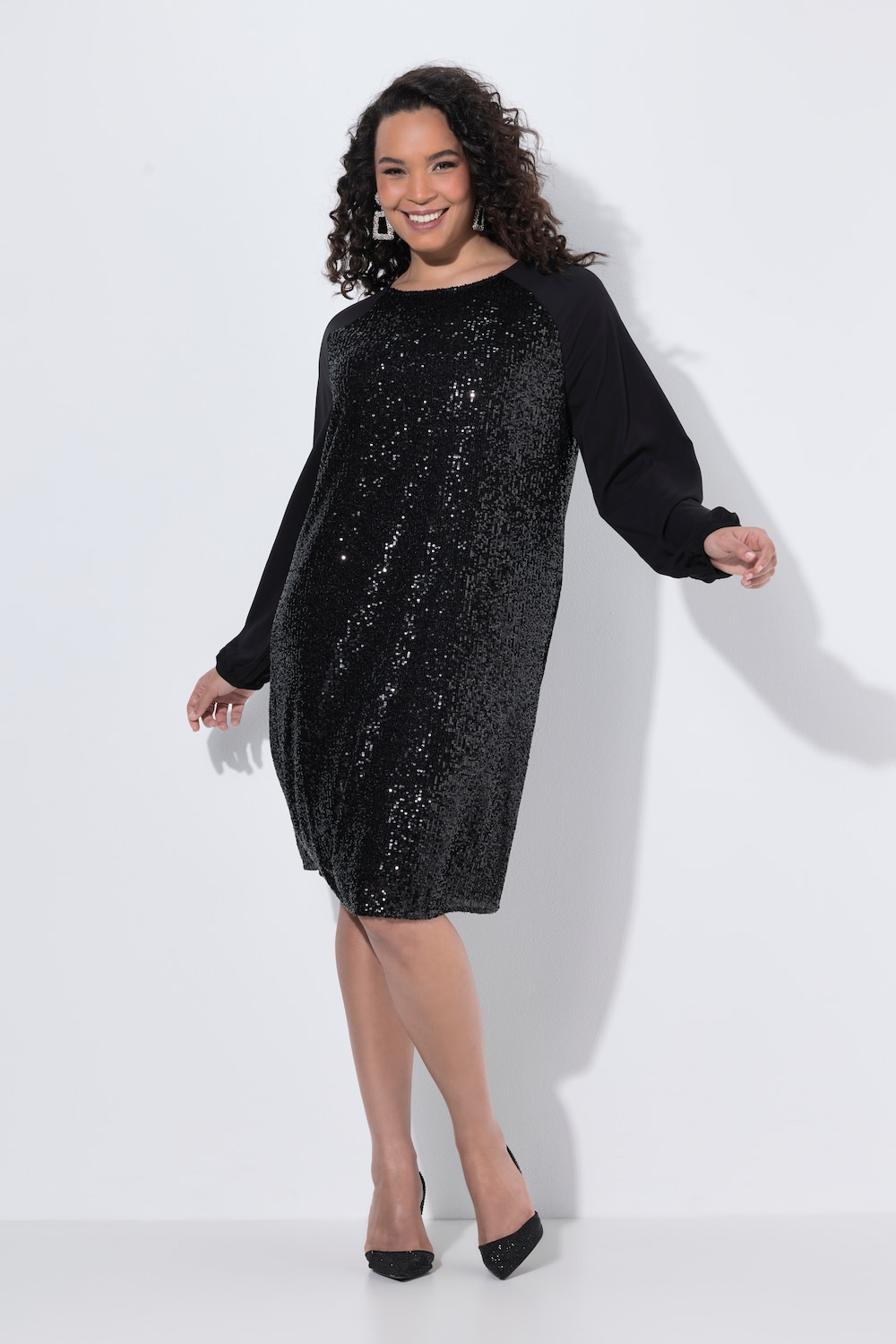 Paillettenkleid, Rundhals, Raglan-Langarm