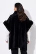 Cape, details van imitatiebont, overhemdkraag, knoopsluiting