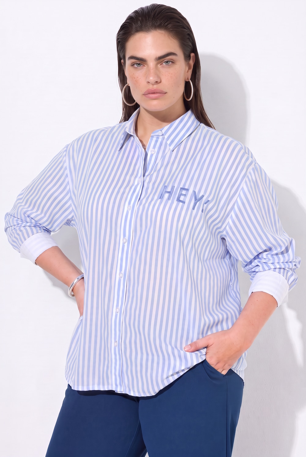 Stripet bluse, tekst med kaviarprint, lange ermer