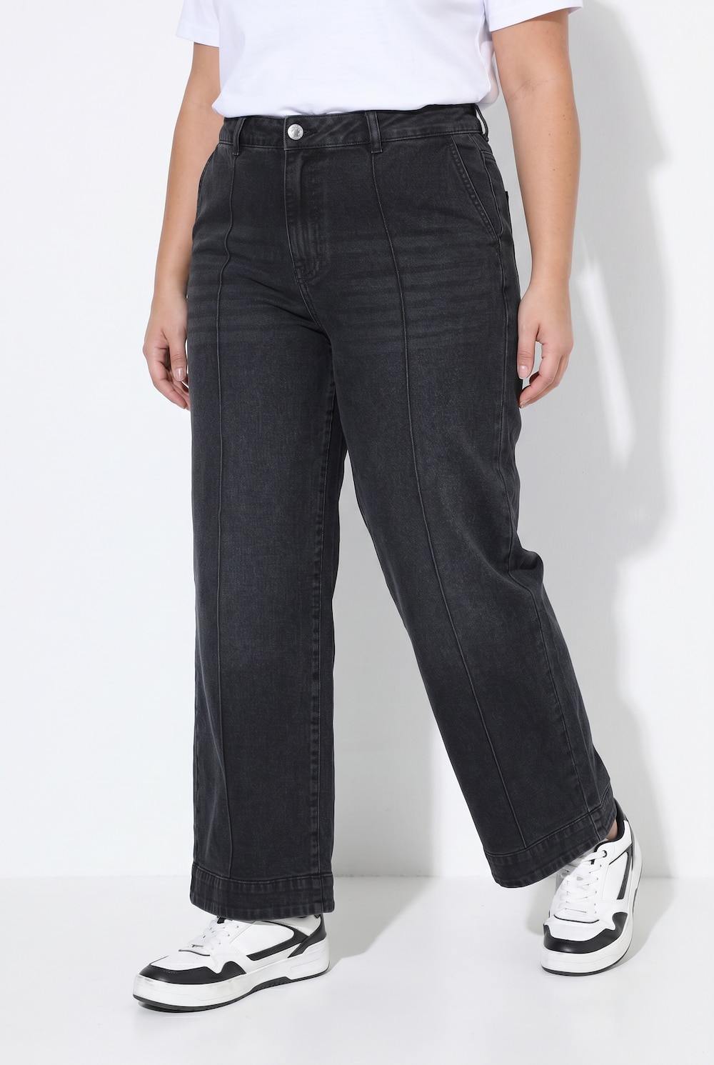 Jeans, weites Bein, Bügelfalte