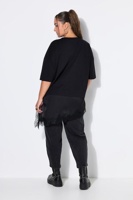 T-shirt, oversized form, satin og blonder forneden