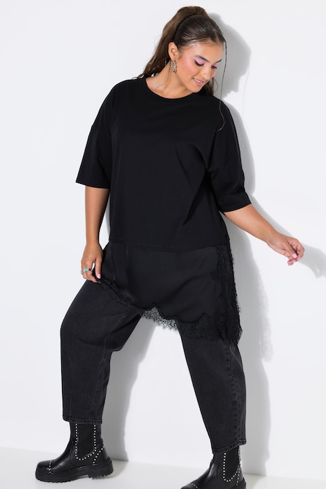 T-shirt, oversized form, satin og blonder forneden