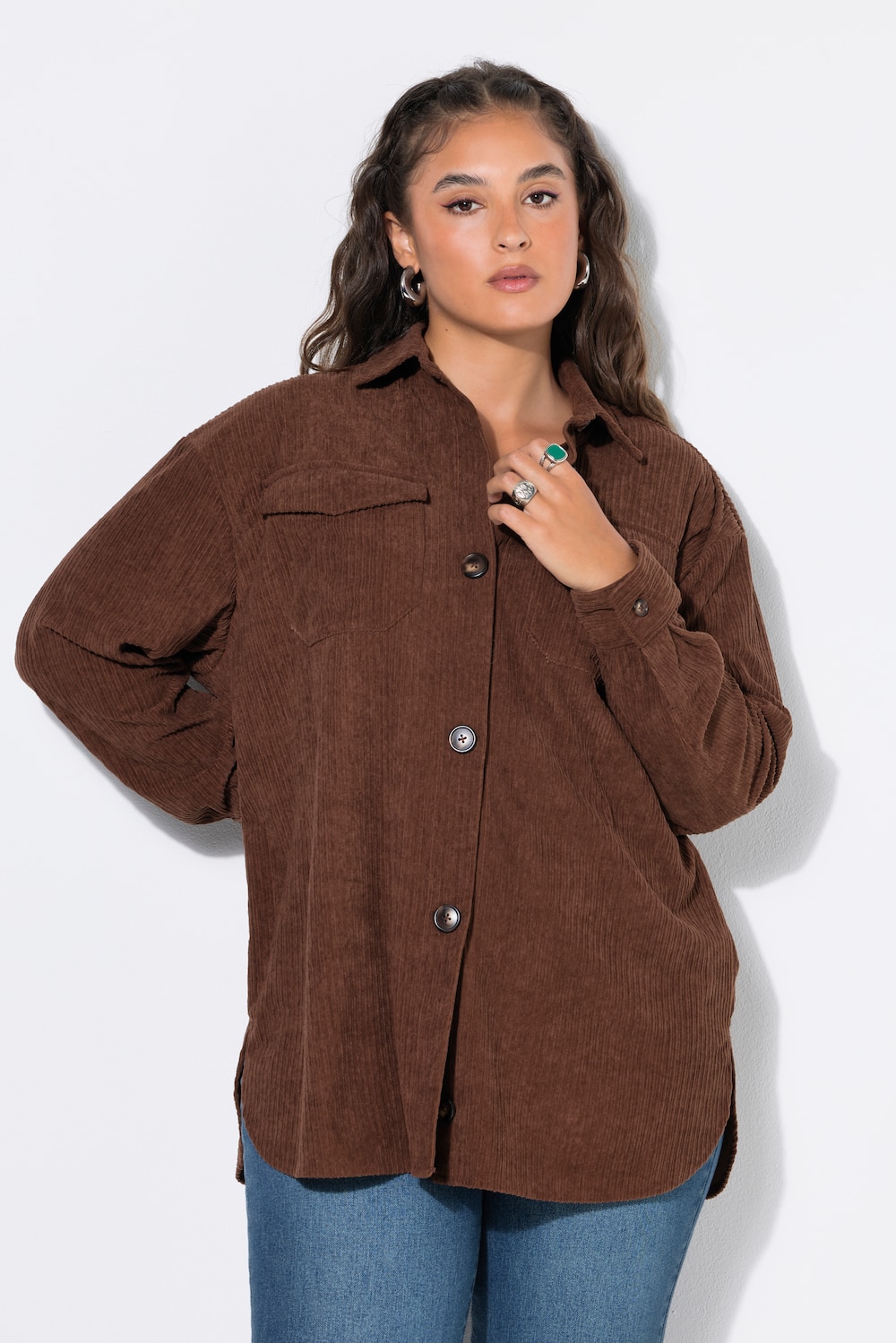 Skjorte i kordfløyel, oversized, skjortekrage, lange ermer