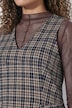 Toppi, Slim Fit, ruudullinen, V-pääntie, koristesauma vyötäröllä