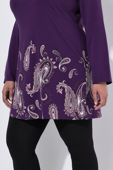 T-shirt long motif cachemire, décolleté en V et manches longues, coupe évasée