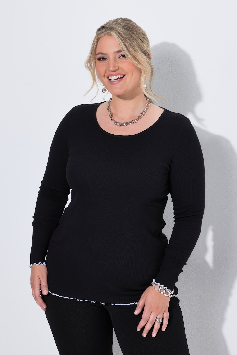 Ribbestrikket skjorte, slim fit, farget bølget kant, lange ermer