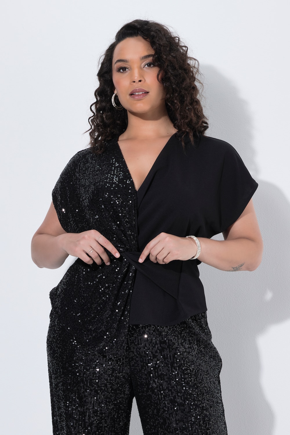 Jerseybluse, Pailletten, V-Ausschnitt, Kurzarm
