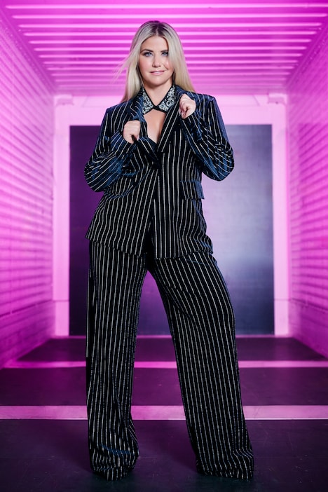 Samthose Mary, weites Bein, Glitzersteinchen-Verzierung