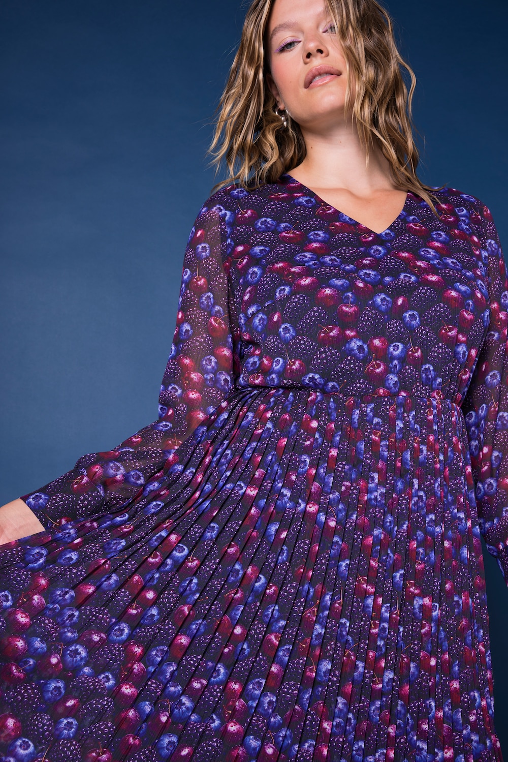 Plissee-Kleid, Berries Muster, Jersey-Unterkleid