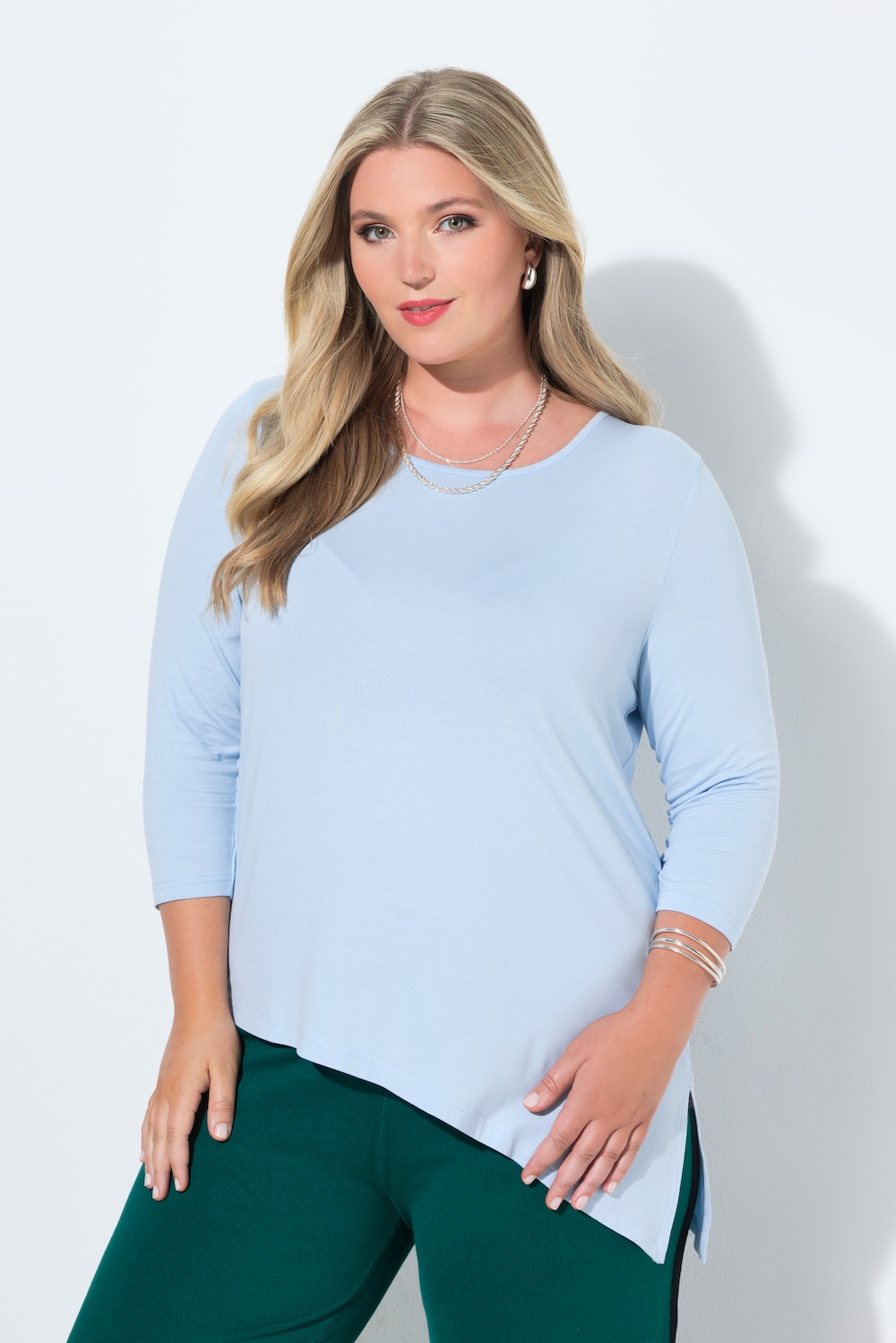T-Shirt, A-Linie, asymmetrischer Saum mit Schlitz