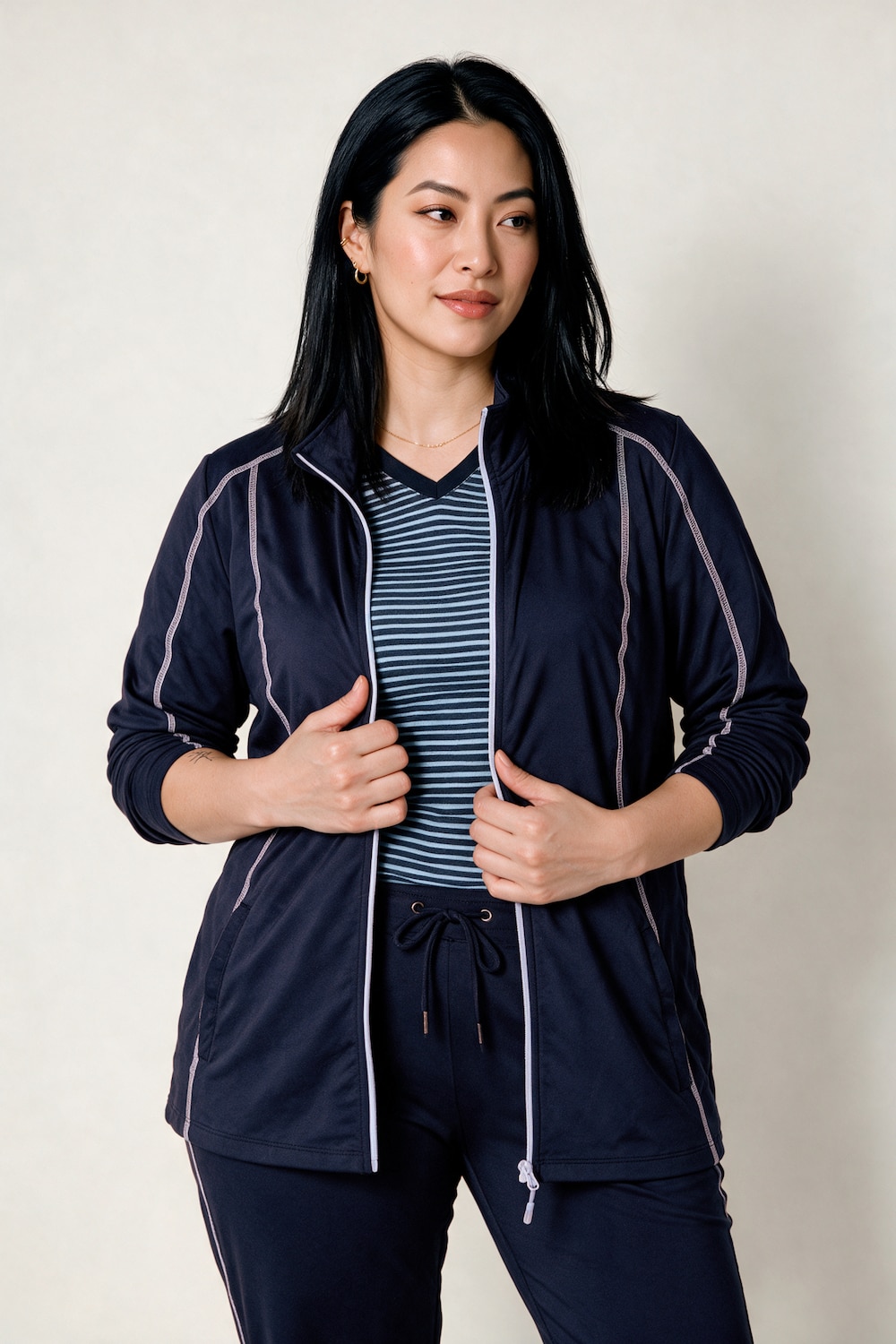 Sweatjacke, Ziernähte, Stehkragen, Langarm, Daumenloch