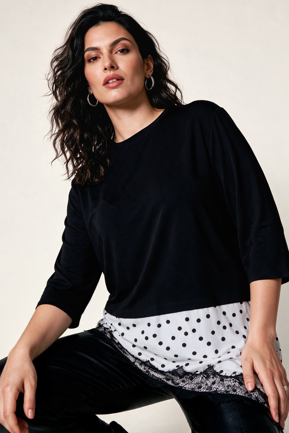 T-Shirt, Regular Fit, Punkten, asymmetrischer Saum, Spitze