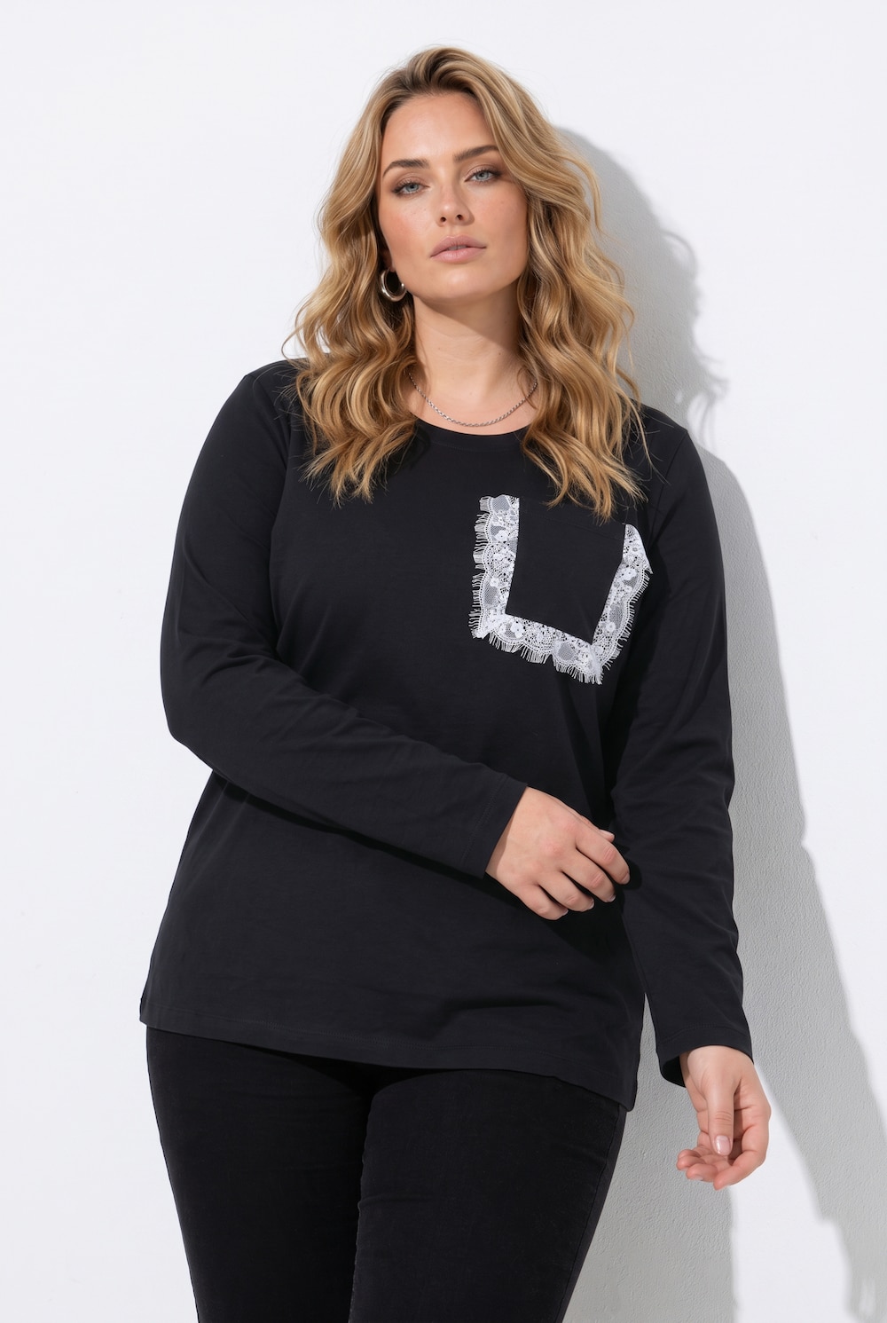 Langærmet T-shirt, komfortabel pasform, brystlomme med blonder