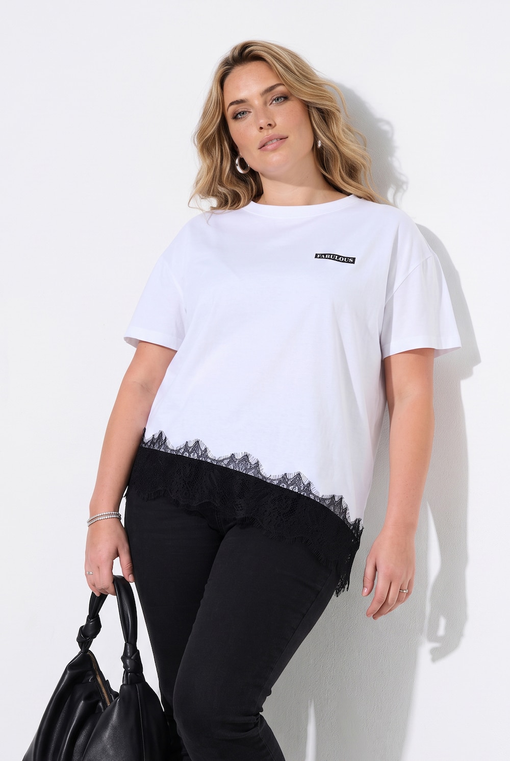 T-skjorte, rett passform, asymmetrisk blondekant