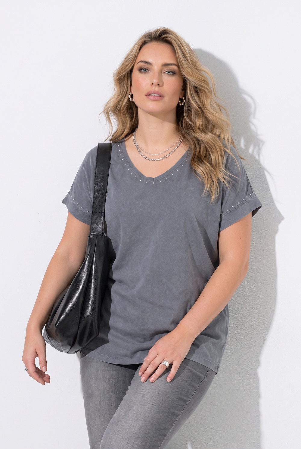T-Shirt, Komfort Fit, cold dyed, Ziernieten