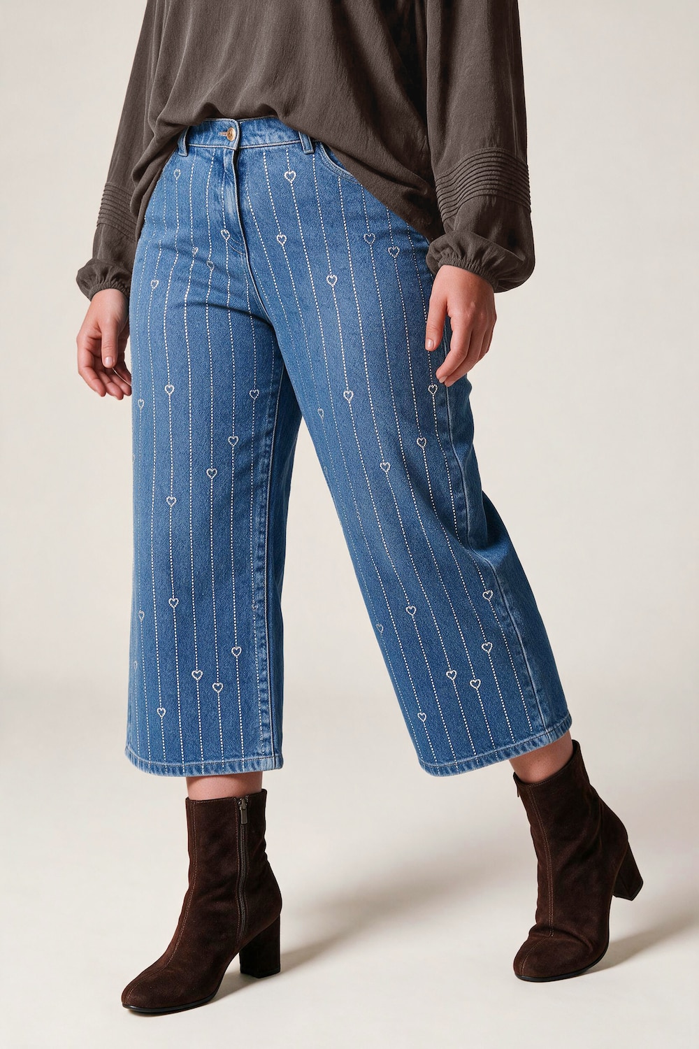 Jeans Mary, verkürzt, Nadelstreifen, Herzen aus Glitzersteinchen